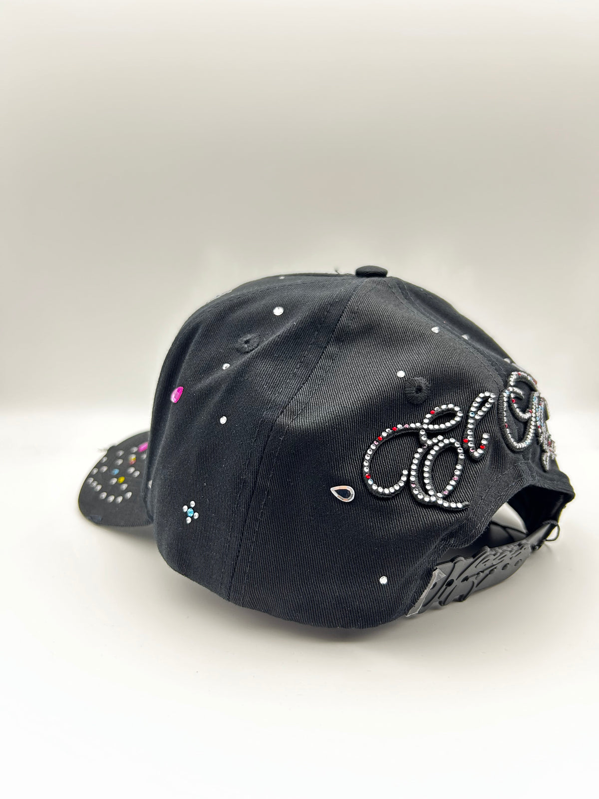 31 hats “LA Universe”
