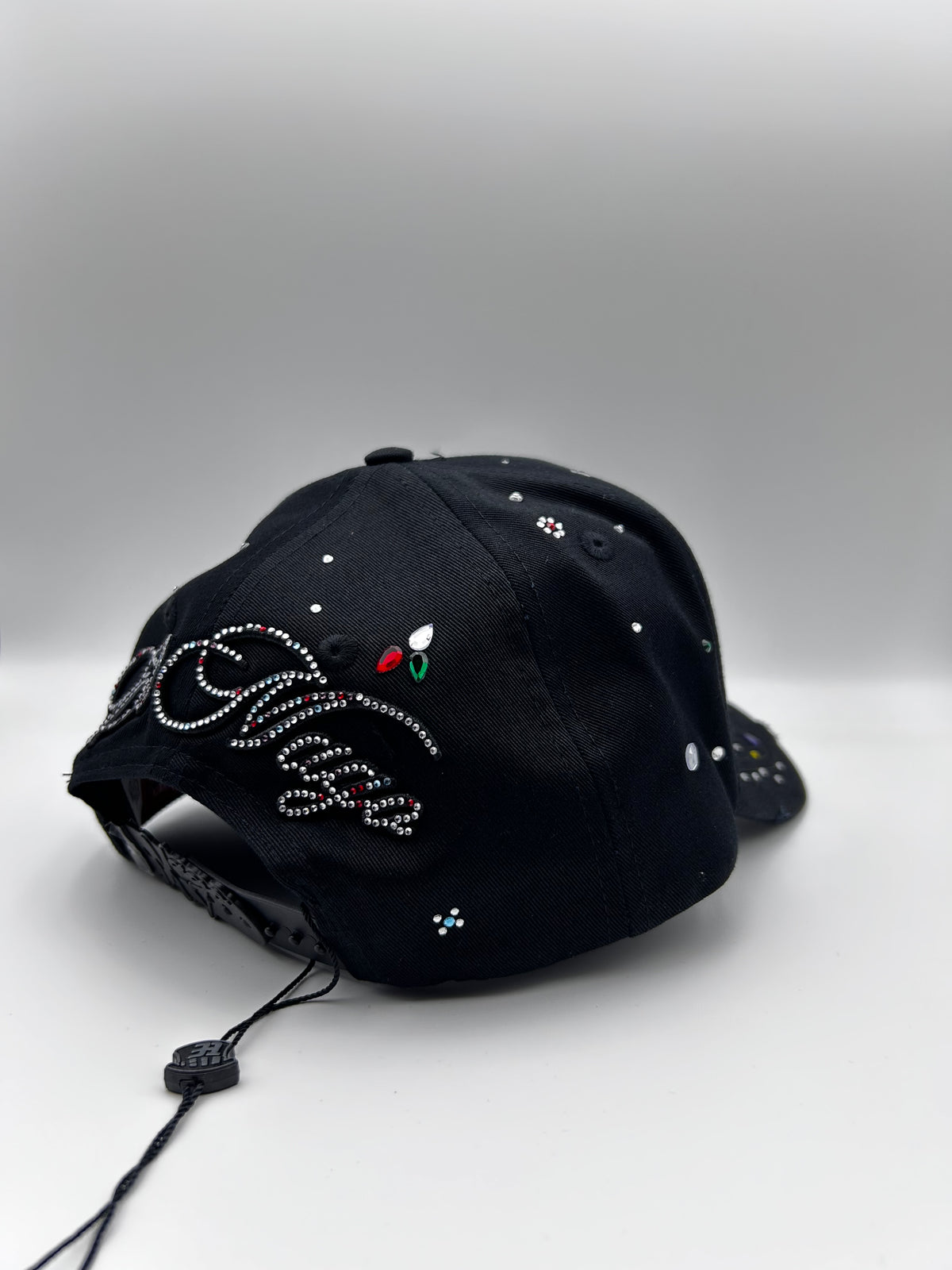 31 hats “LA Universe”