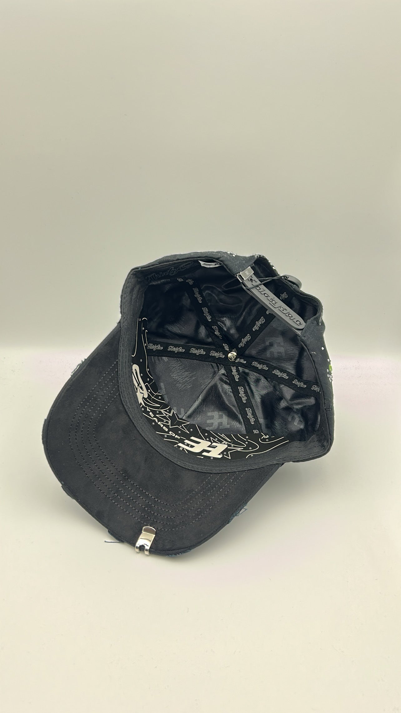 31 hats “Jewelry district”